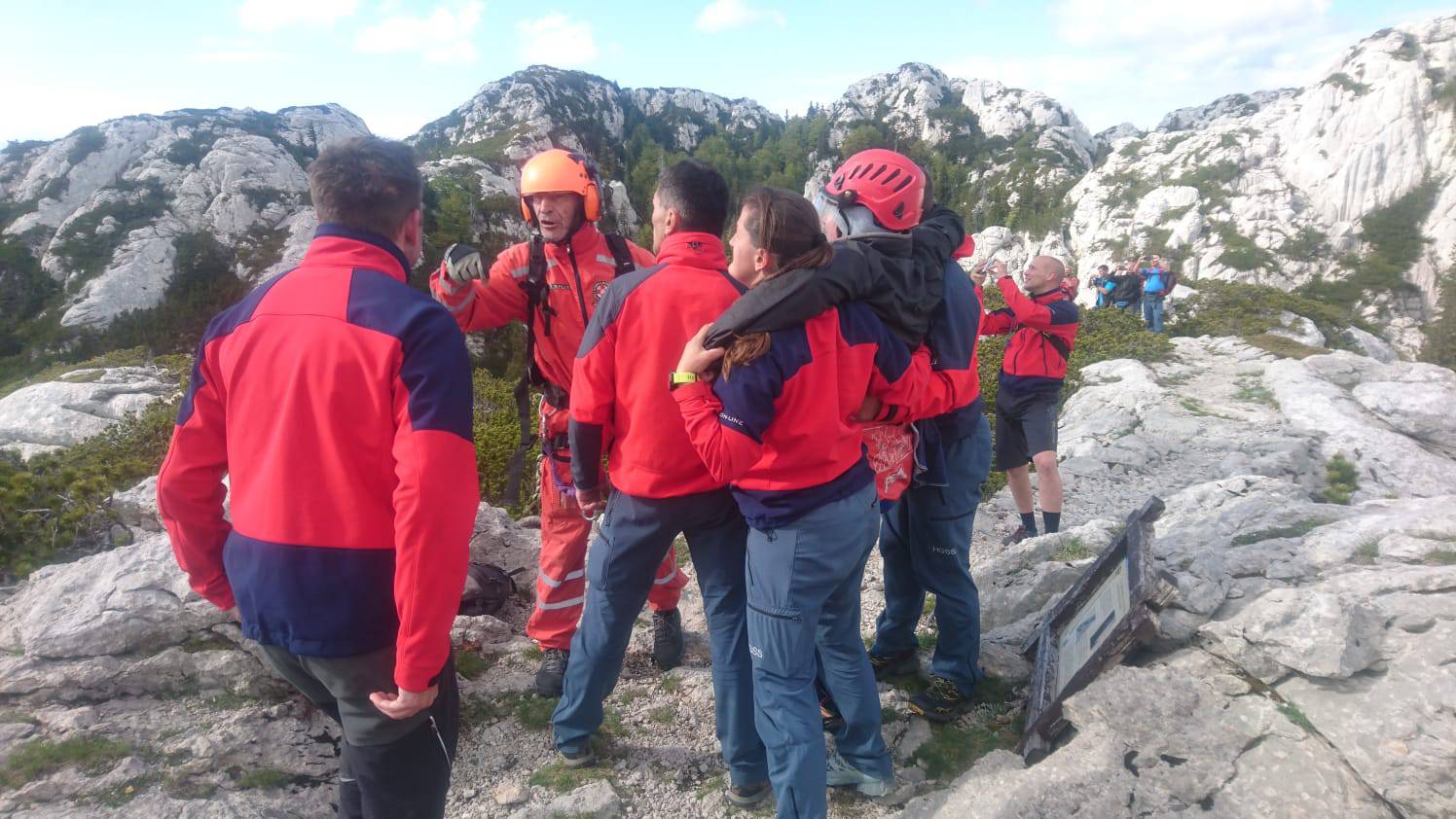 Drama podno Velebita: HGSS spasio planinarku helikopterom