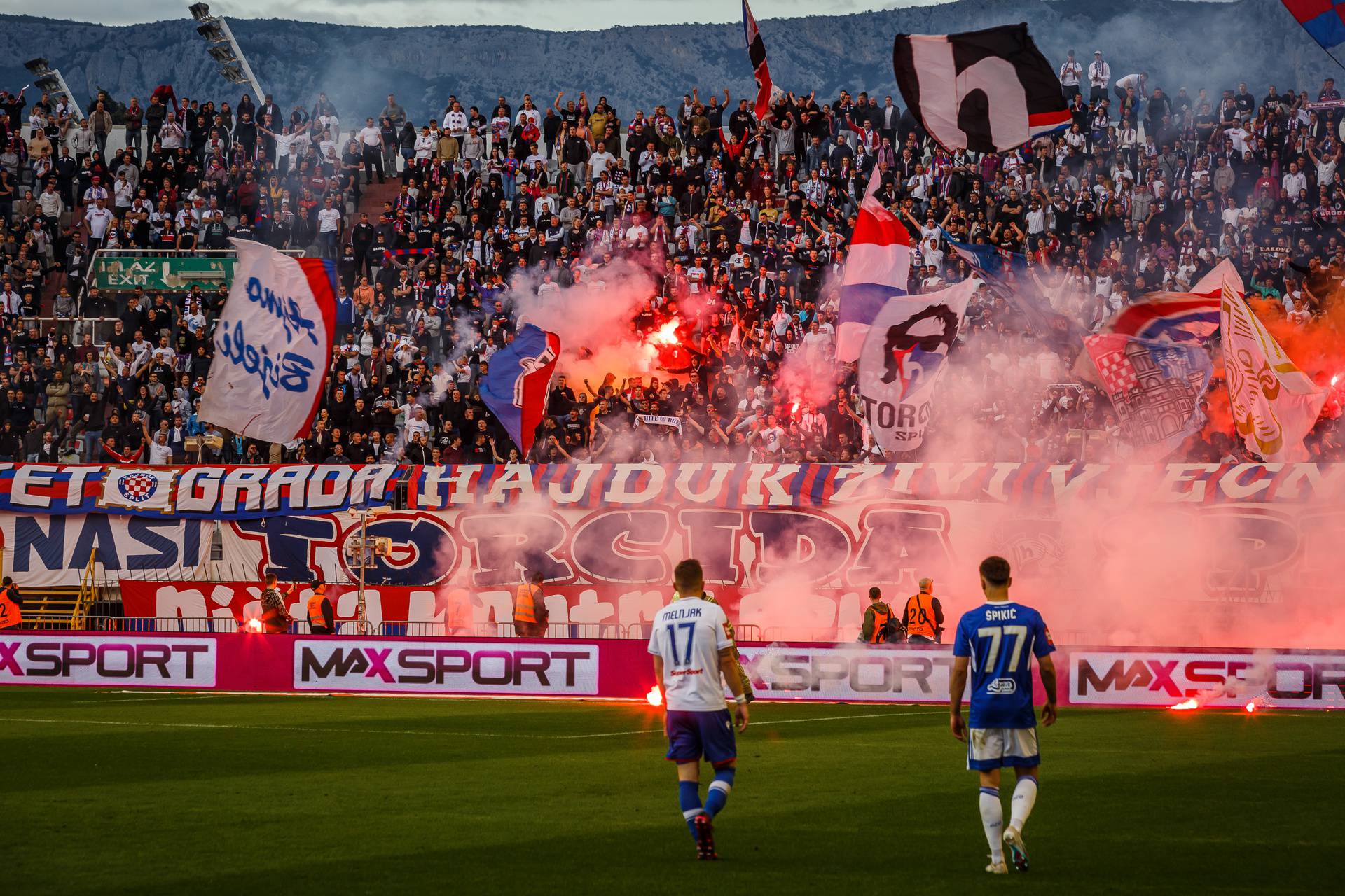 Split: Navijači na utakmici između Hajduka i Dinama