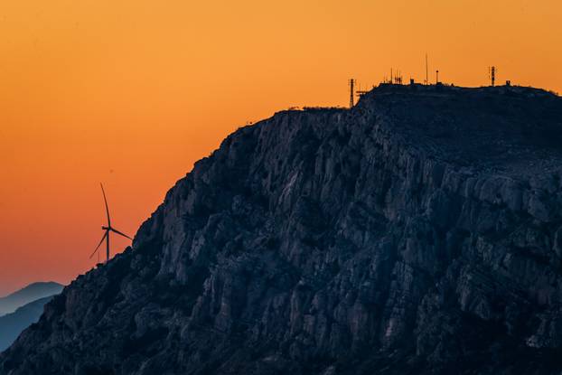 Bajkoviti zalazak sunca iznad Kozjaka