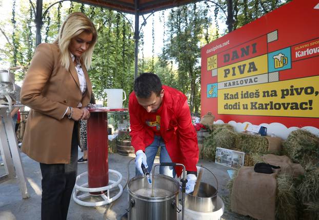 Karlovac: Ministrica Brnjac obišla 34. Dane piva i sudjelovala u radionici kuhanja piva