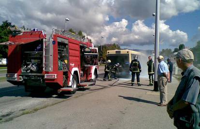 Autobus ZET-a star 15 godina zapalio se u vožnji