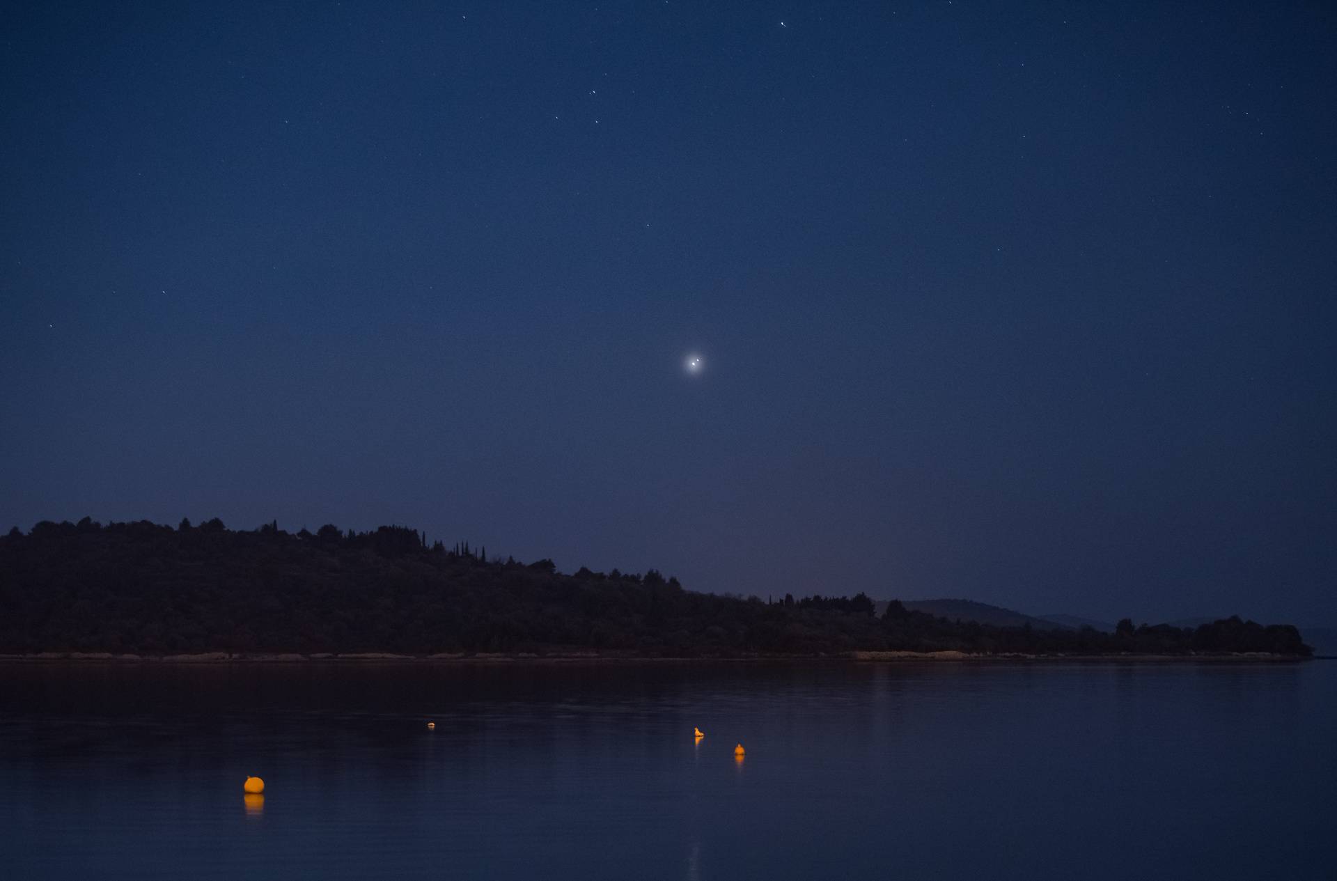 Na nebu se danas pojavila 'Božićna zvijezda', konjukcija Jupitera i Saturna