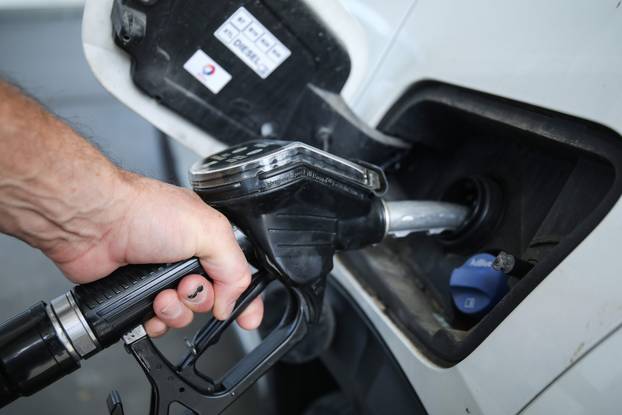 Zagreb: Vlada RH vi&scaron;e ne&cacute;e odre&dstrok;ivati cijene goriva