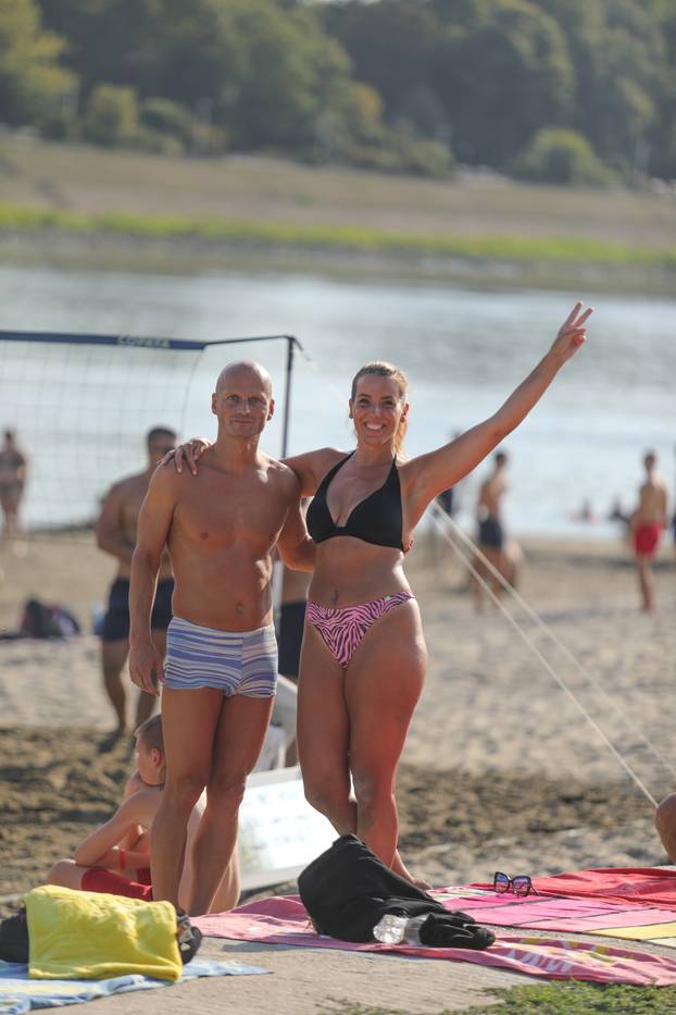 Osječani pronašli rashlađenje u Dravi