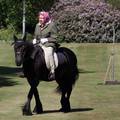 Prvi put javno nakon izolacije: Kraljica Elizabeta (94) se vratila u sedlo i zajahala svog ponija