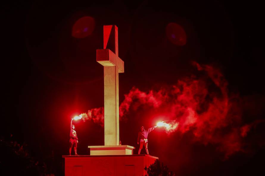 Obožavatelji na velikom koncertu Marka Perkovića Thompsona u Sinju