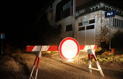 Klizište je srušilo betonski zid, strahuje se od novih odrona 