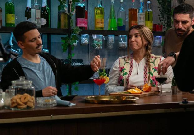 Nives u seriji igra djevicu Nenu: Zakopčana do grla šokirala sve!