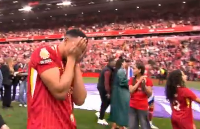 Zvijezda Liverpoola rasplakala se na odlasku: Volio sam svaku sekundu, bila mi je čast...