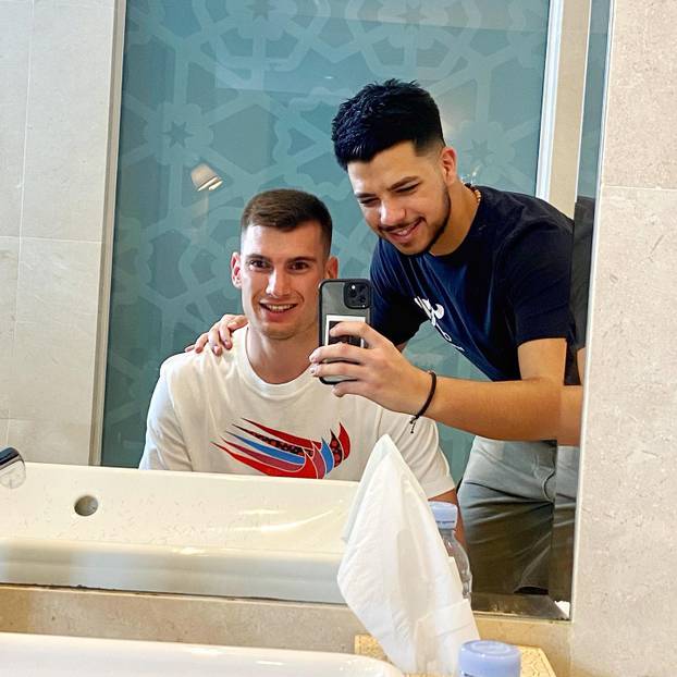 FOTO Tko je brijač 'vatrenih'? Uspio je nagovoriti Modrića na promjenu: 'Perišić? Boljelo me'