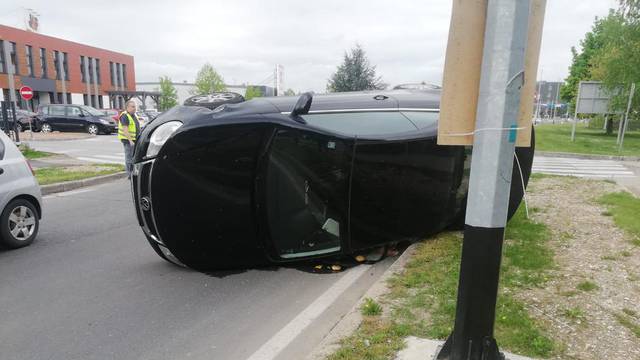 Nesreća u Velikoj Gorici: 'Brzo je uletio u zavoj pa se okrenuo'