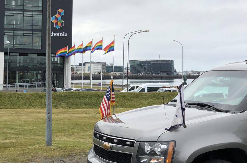 Islanđani su 'smjestili' Penceu i dočekali ga s Pride zastavama