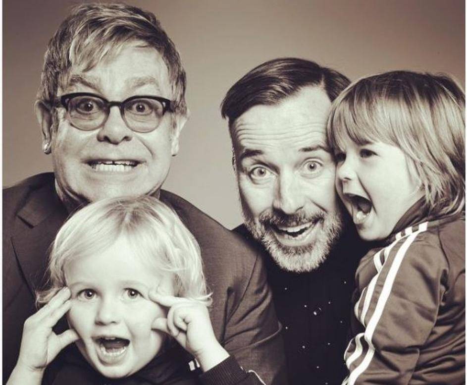 Elton John: Od ovisnosti radi oca do idilične karijere i obitelji