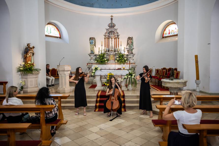 Vela Luka: Koncert u crkvi sv. Josipa za Olivera Dragojevića
