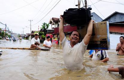 Indonezija: U urušavanju tla i poplavama poginulo 15 ljudi