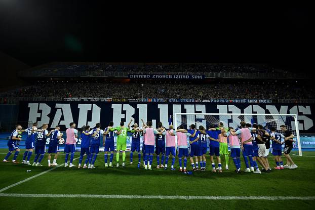 Igrači GNK Dinamo pozdravili navijače nakon pobjede nad Spartom u play-offu UEFA Europske lige