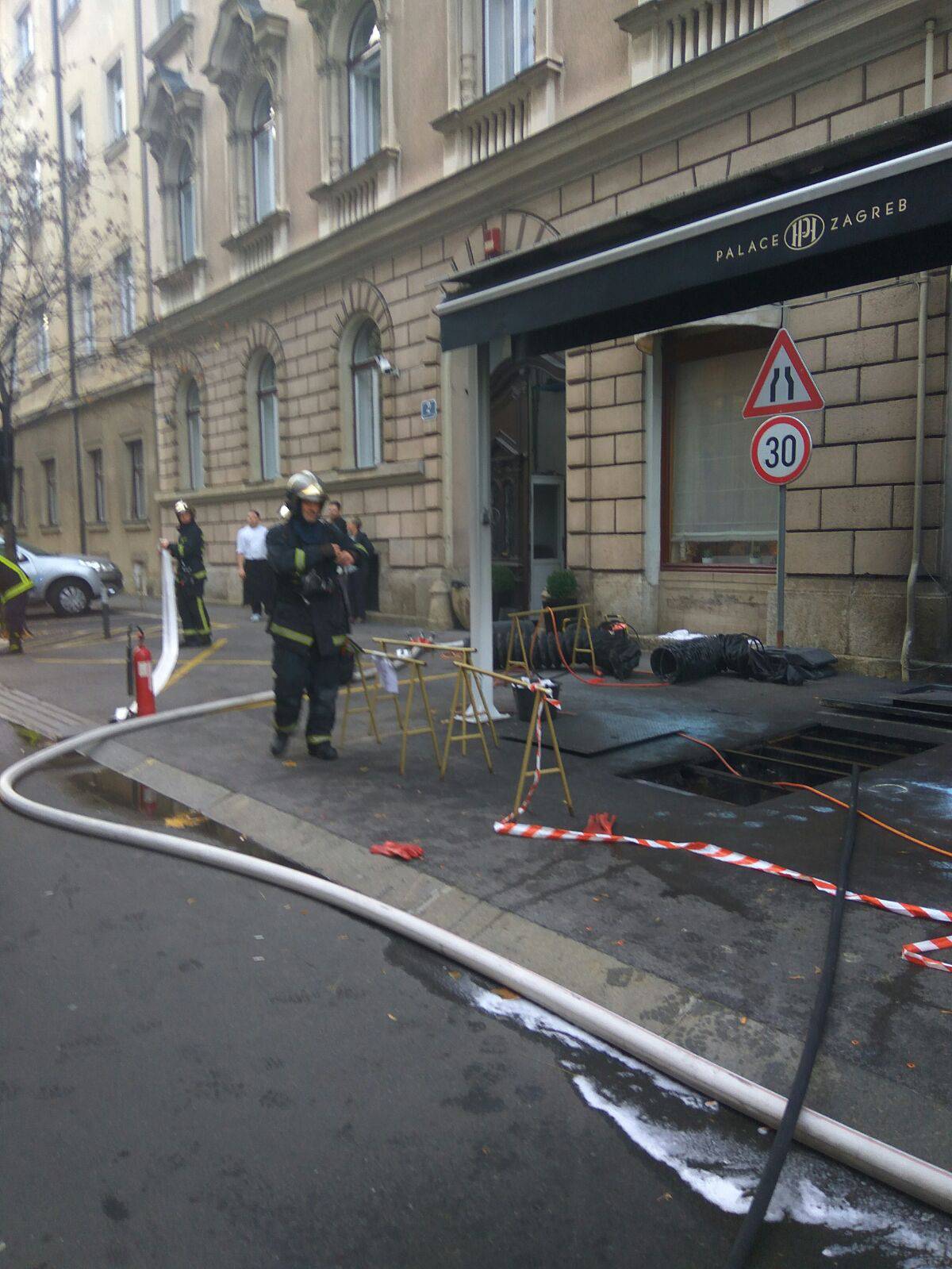 Izbio požar u hotelu Palace u Zagrebu: Sve se jako zadimilo