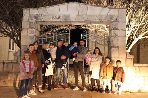 S devetero djece vratili se na djedovinu: 'U Imotskoj krajini pronašli smo našu Švicarsku'