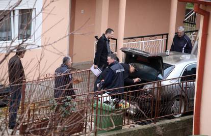 Zadar: Mercedes se zapalio zbog kvara na 'žmigavcu' 