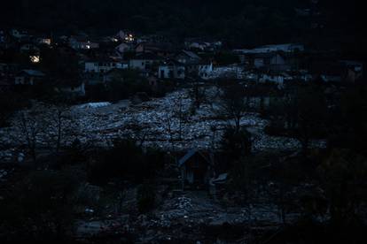 Jezive fotografije: Jablanica je u mraku. Tek pokoja kuća svijetli