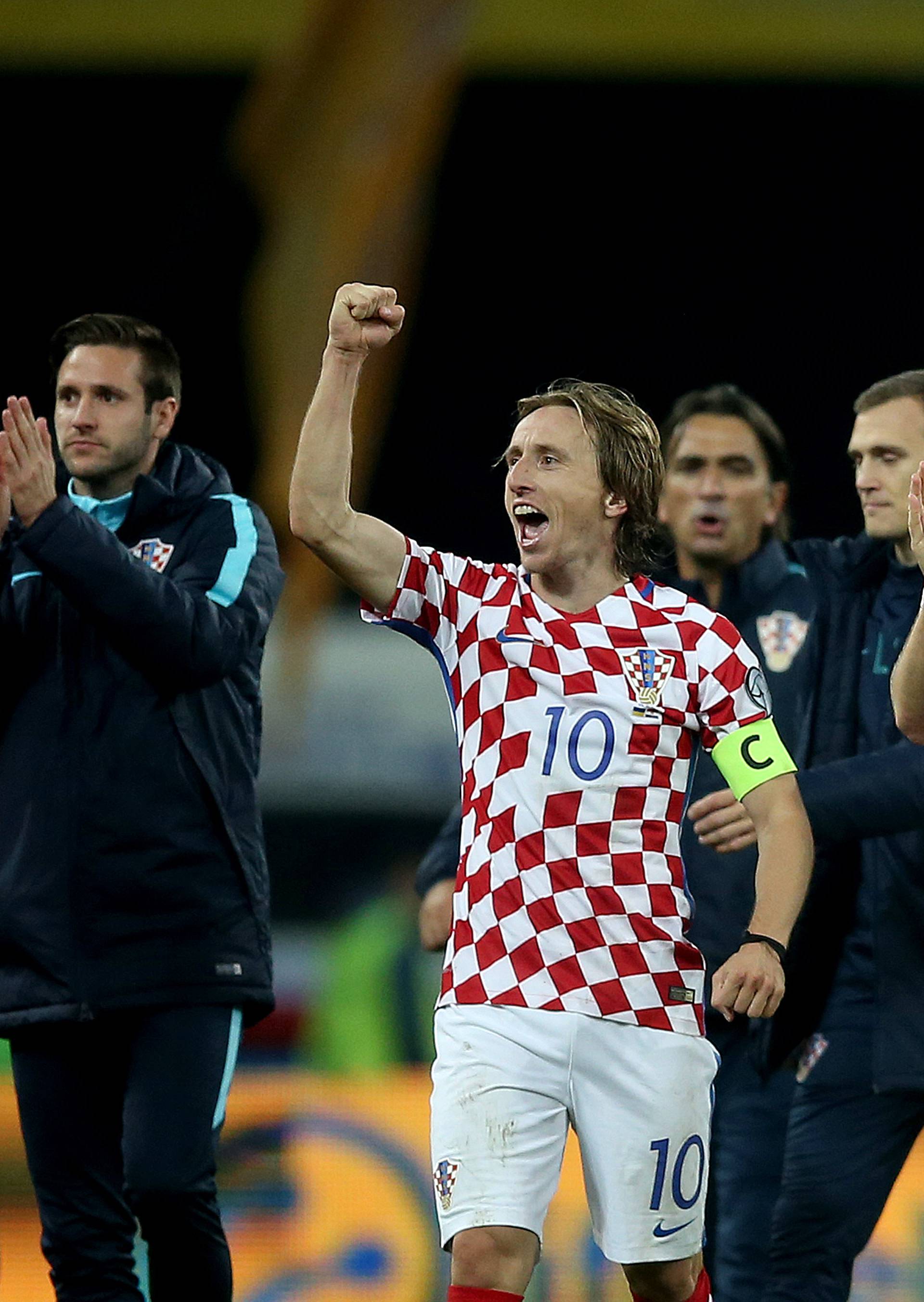 Modrić: Ovako se bori za dres Hrvatske! Navijači, bodrite nas