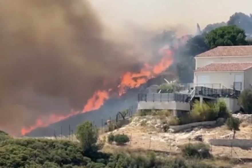 Gradska vijećnica priopćila je da požar bjesni prema Marseilleu