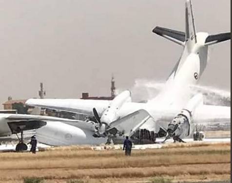 Nema stradalih: U sudaru s avionom prepolovio se Antonov
