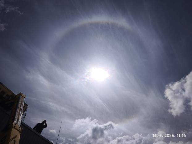 FOTO Pogledajte nevjerojatan 'halo efekt': 'Iznenadilo me je. Kao da je duga zagrlila Sunce'