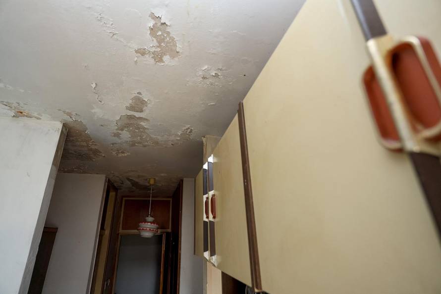 Benkovac: Branitelj Marko živi u stanu koji je u jako lošem stanju i nema struje