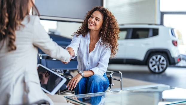 Happy,Woman,Buying,A,Car,And,Closing,The,Deal,With