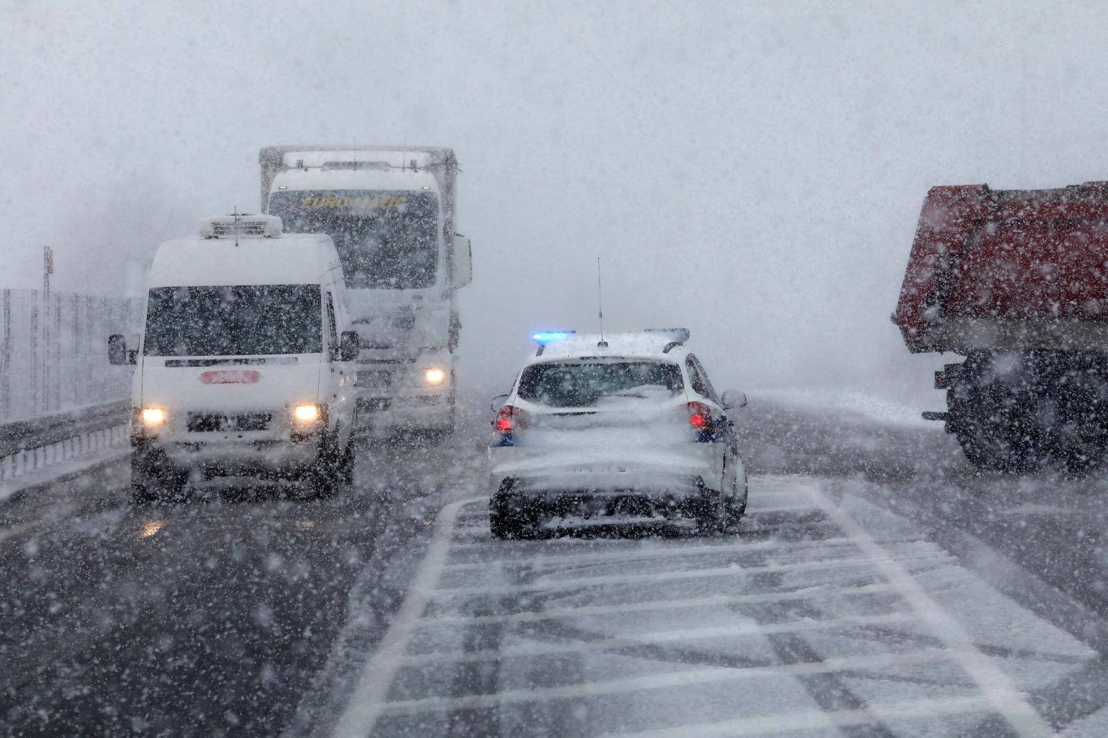 Gust snijeg i jak vjetar na riječkom području