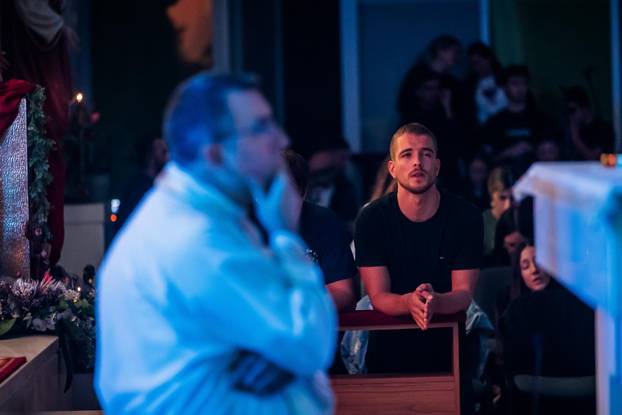 Split: U crkvi Srca Isusova održano je klanjanje za mlade kao odgovor na Noć vještica