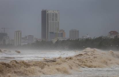 Tajfun Bualoi prijeti Vijetnamu, evakuiraju čak 250.000 ljudi
