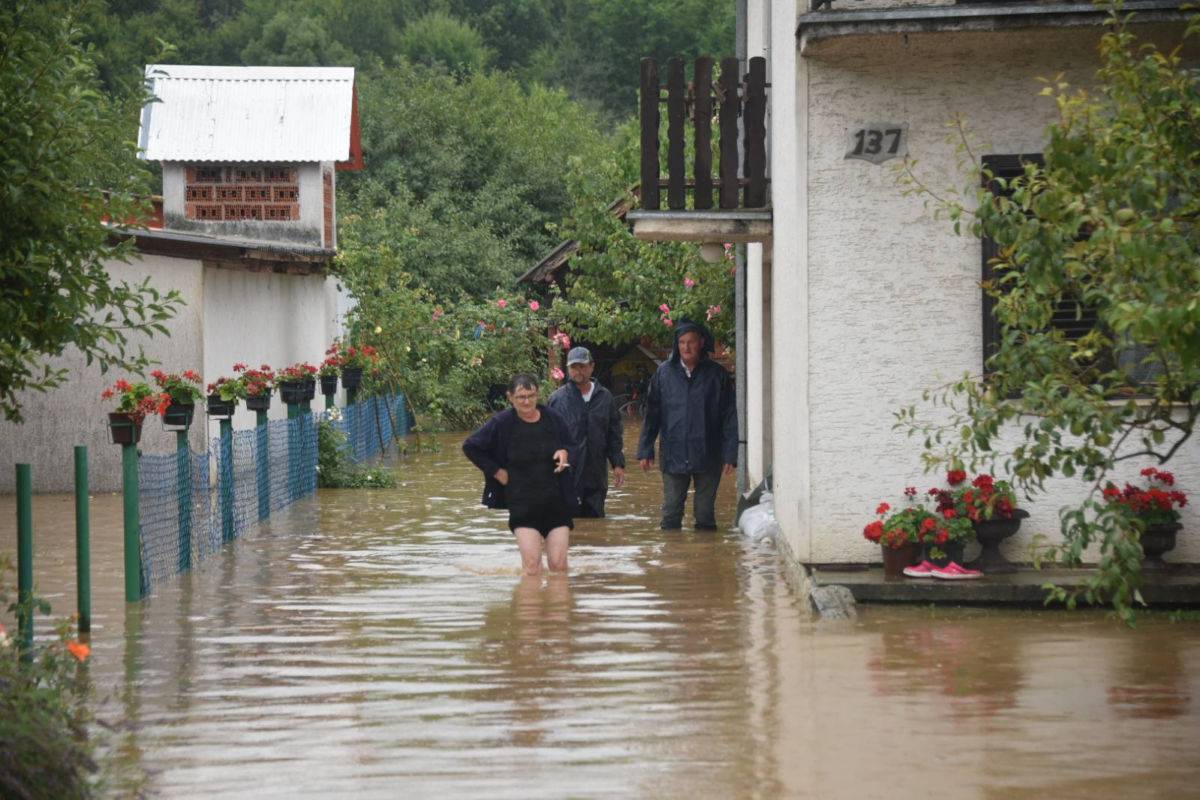 Potop na području Našica, sela i polja pod vodom: 'Starica je dva dana bila zarobljena u kući'