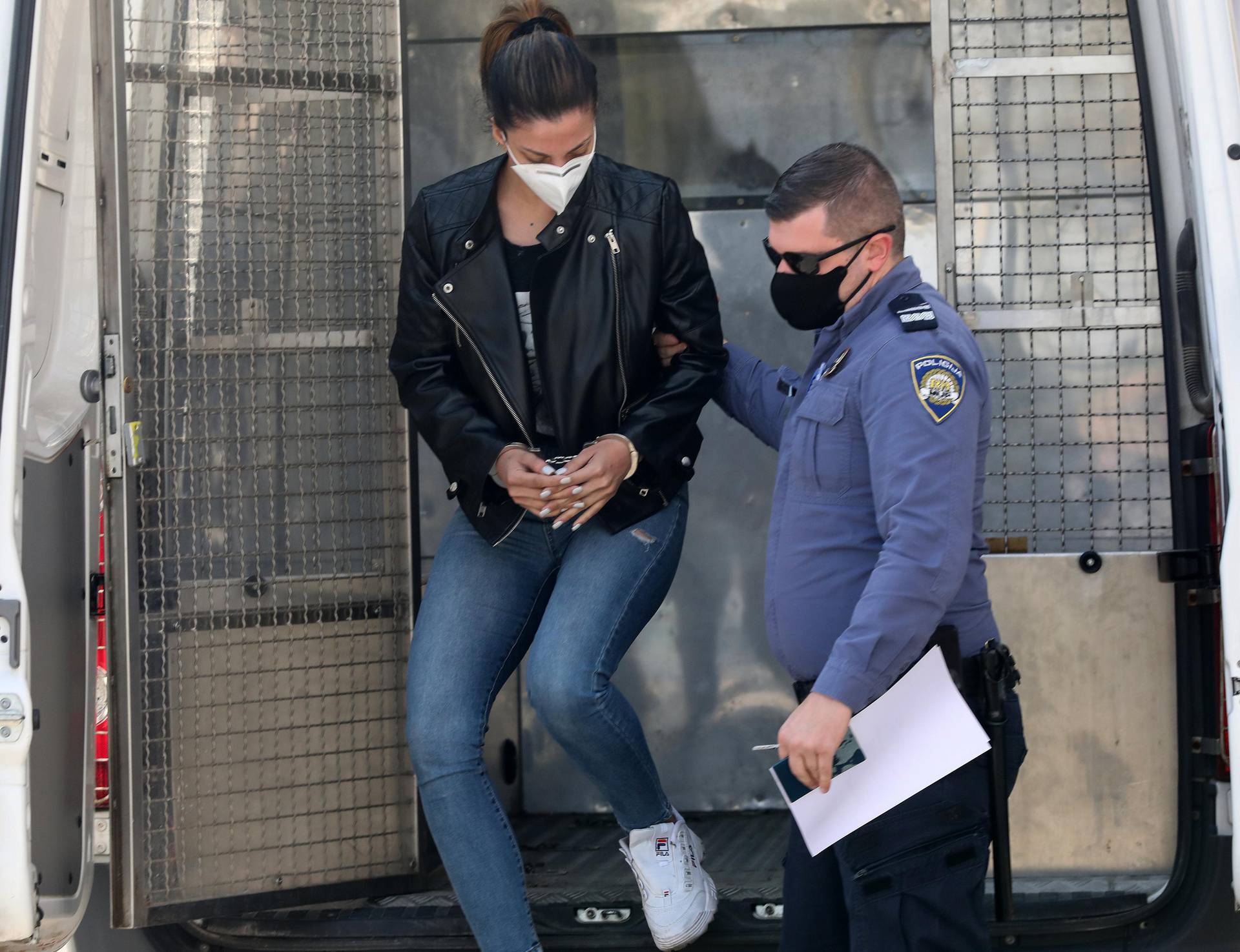 Djevojka koja je krijumčarila kokain privedena na Županijski sud u Velikoj Gorici
