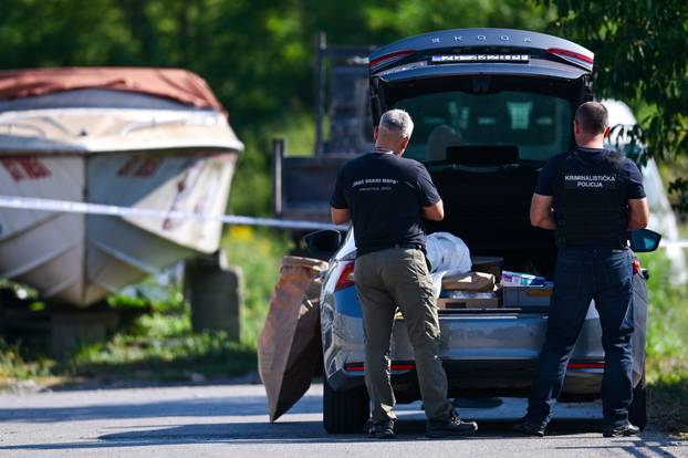 Zagreb: Očevid na mjestu požara automobila i broda