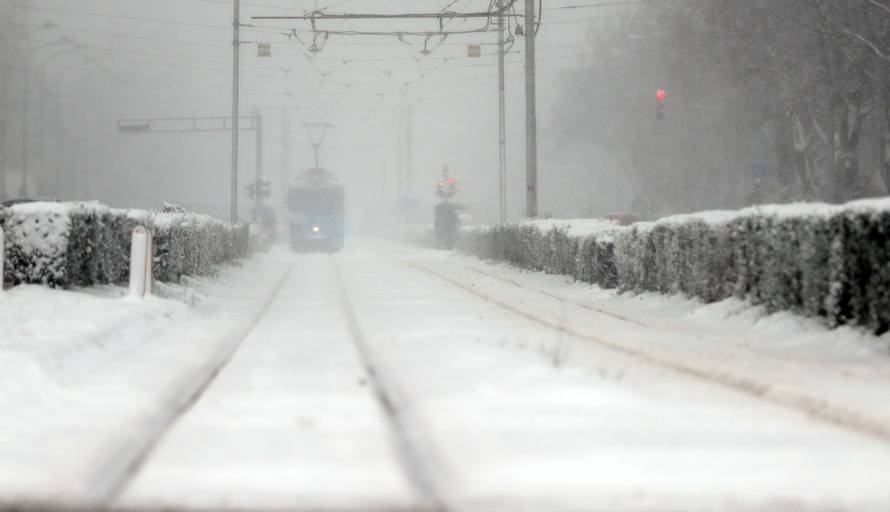 HGSS nepokretnom muškarcu kod Gračaca donio hranu i drva