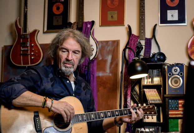 FOTO Zbogom, ćelavosti! Ovi su slavni muškarci presadili kosu