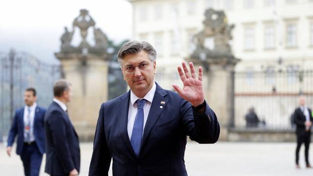 Leaders of EU and neighbouring countries meet in Prague