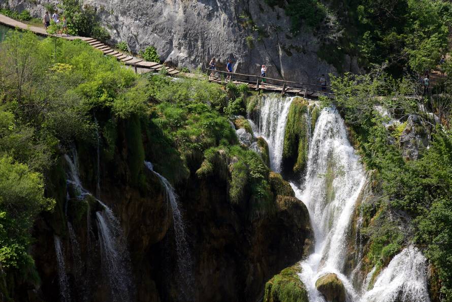 UNESCO prijeti: Plitvice više neće biti zaštićena  baština?