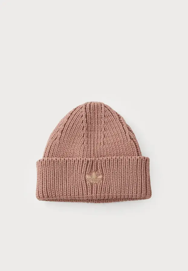 Ove sezone kape su chic i raznolike - od atraktivnih šilterica do beanie s mašnama