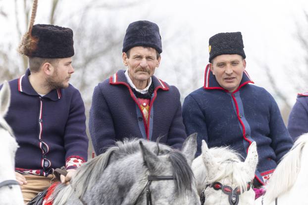 Đakovački bušari – pokladno jahanje u Širokom Polju