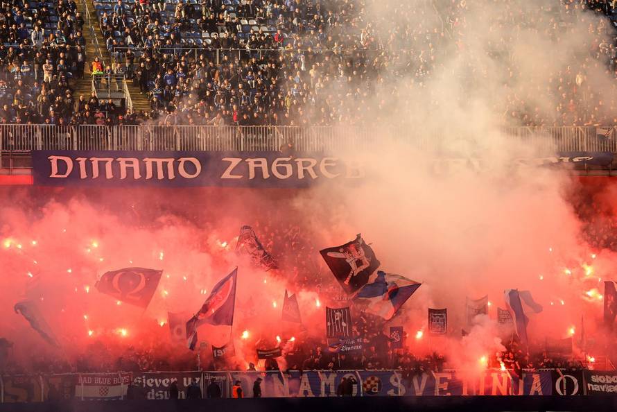 Zagreb: Navijači na tribinama uoči utakmice Dinamo - Hajduk