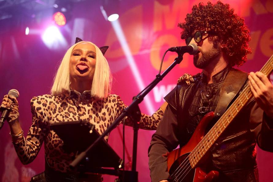 Maja Šuput održala koncert u Crikvenici povodom maškara