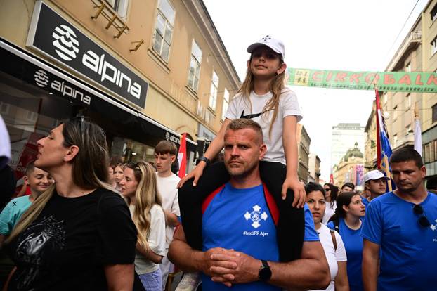 Zagreb: Povorka Antunovskog hoda na putu prema bazilici svetog Antuna Padovanskog