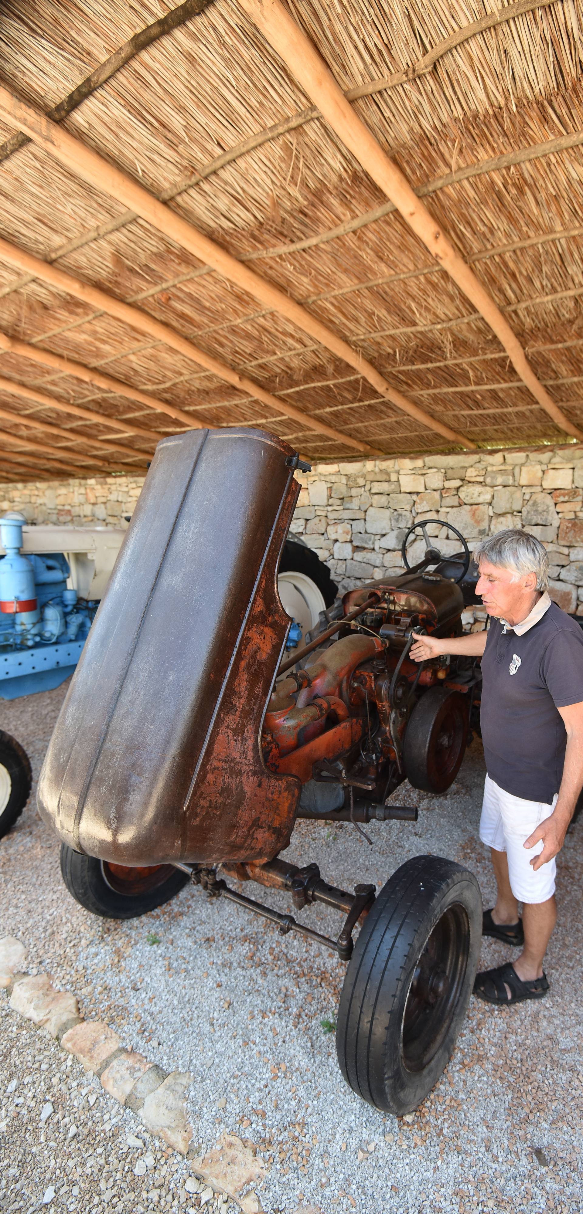 Silvio je naš kralj traktora: U kolekciji ima Ferrari, Porsche...