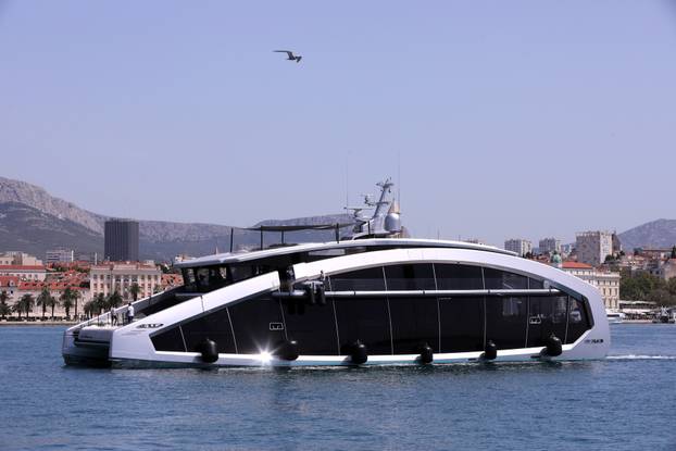 Jahta neobičnog izgleda This Is It uplovila u Split 
