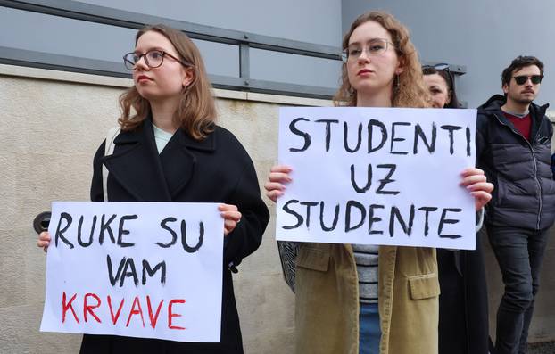 Zagreb: Mirna akcija solidarnosti sa svim žrtvama represivnog sustava u Srbiji ispred srpske ambasade