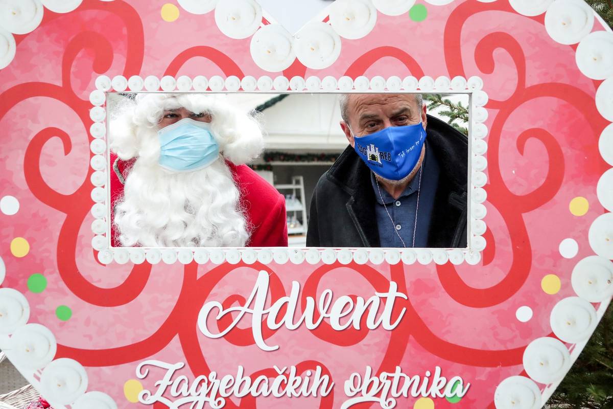 Otvorili adventske kućice u Zagrebu, Bandić ih podržava