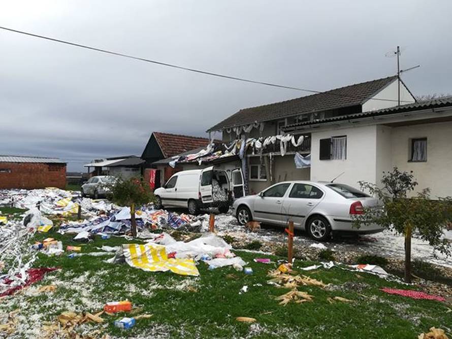 Dobrodošao Fran! Zatrpali su im kuću plastikom i krpama